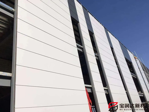 聚氨酯巖棉復(fù)合板應(yīng)用廠房的優(yōu)勢